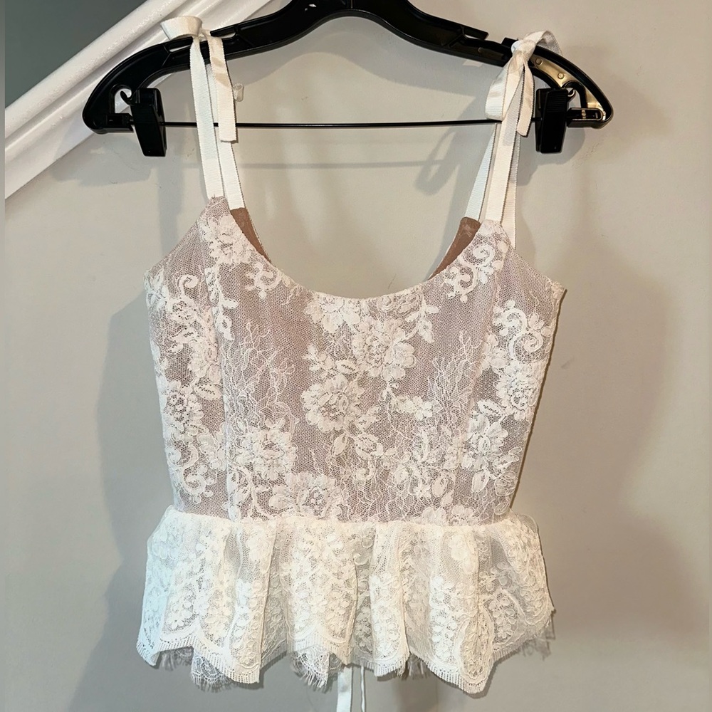V. Chapman Vinetta Set in White Chantilly Lace - Size 4 - Picture 6 of 13